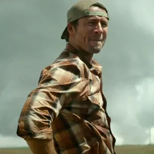 Glen Powell Twister