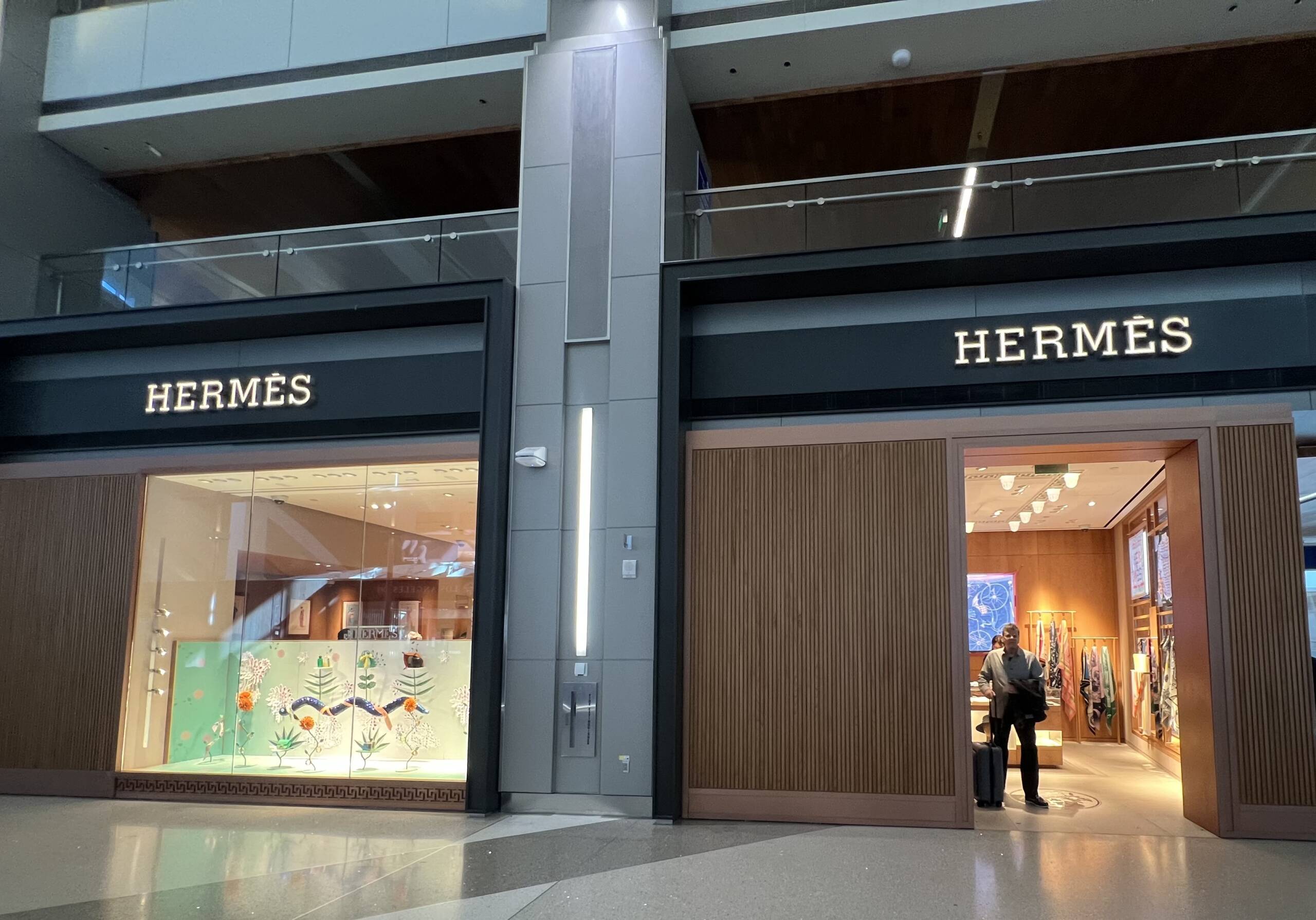 experience shopping in paris with live diary updates