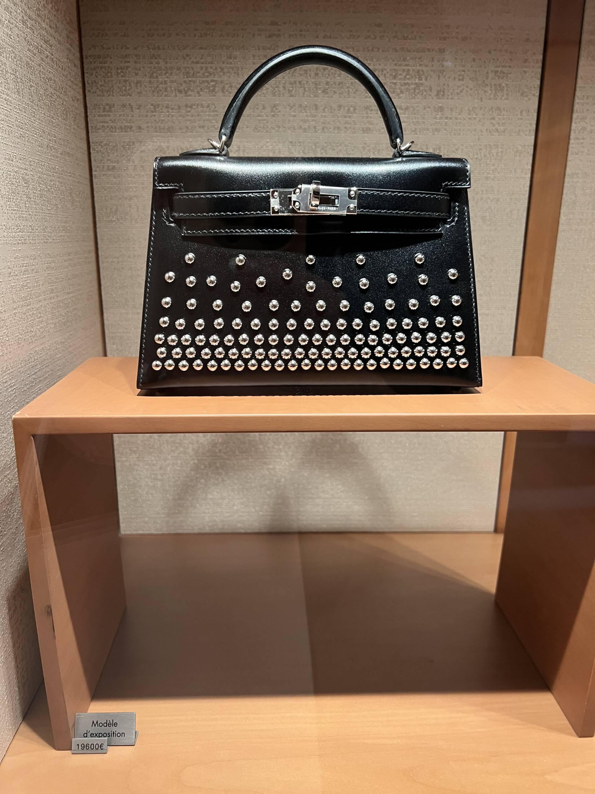 experience shopping in paris with live diary updates