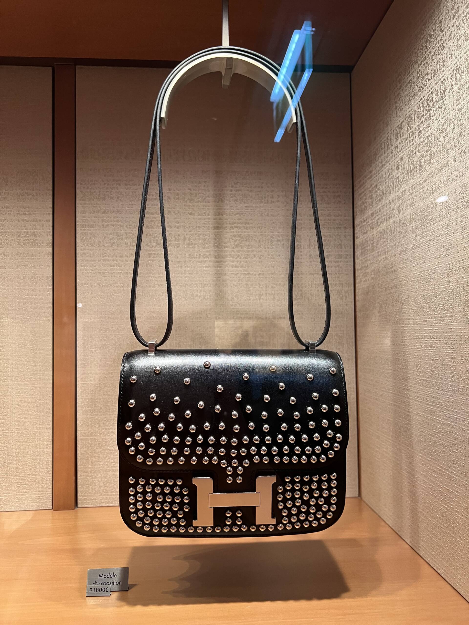 experience shopping in paris with live diary updates