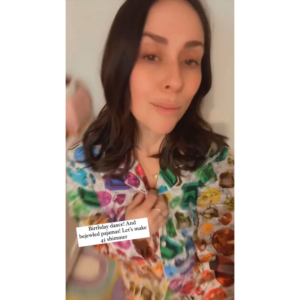 Jennifer Love Hewitt Pajamas 2