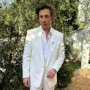 Jeremy Allen White Gives Behind the Scenes Glimpse of Getting Ready for the SAG Awards Jamie Mizrahi Instagram