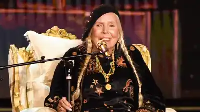 Joni Mitchell Performs at the 2024 Grammy Awards for the 1st Time at Age 80 680