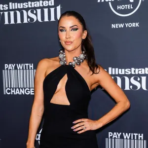Kaitlyn Bristowe Says Her Sexuality Is Not Something to Laugh At After Asexual Comments 036