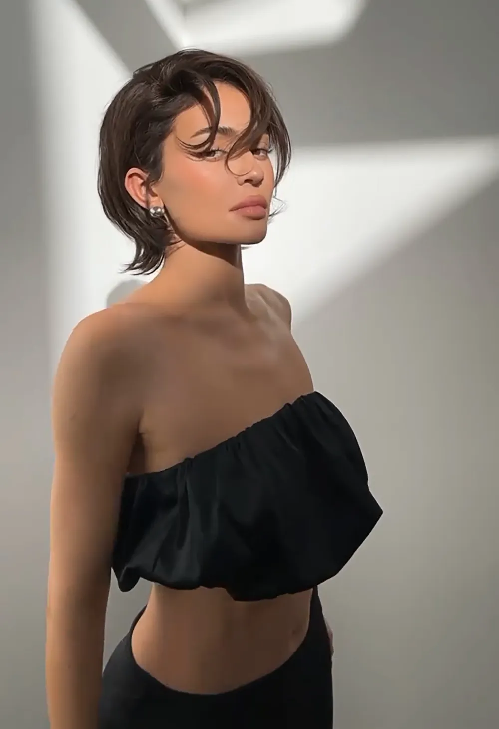 Kylie Jenner Channels Mom With New Bob: &lsquo;Kris Jenner Is Quaking&rsquo;