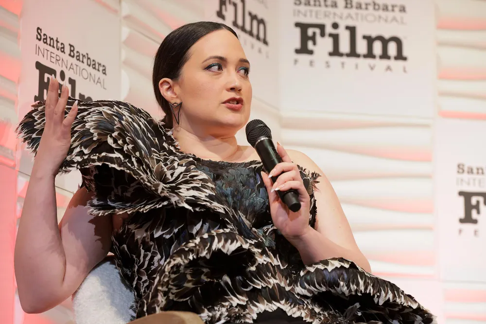 Lily Gladstone Calls Kansas City Chiefs Chant a Mockery Criticizes San Francisco 49ers Mascot 460