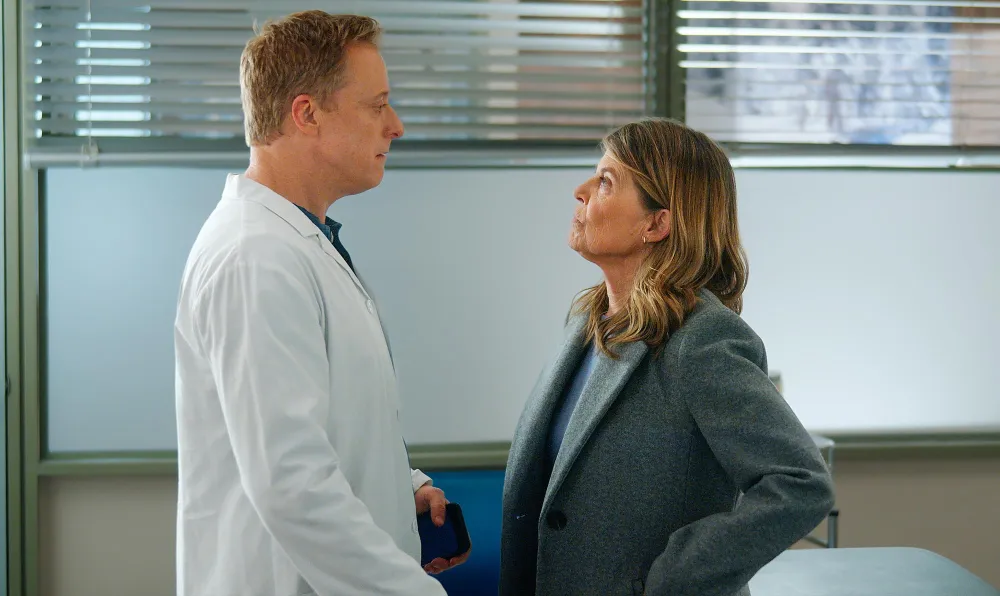 Linda Hamilton Reveals Surprising Challenge About Working on a Show Such as Syfys Resident Alien