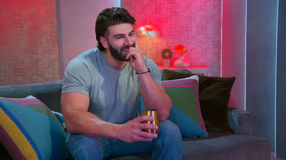 Love Is Blind s Trevor Sova Forgot Chelsea Blackwell Was Talking to Other Guys in the Pods 206