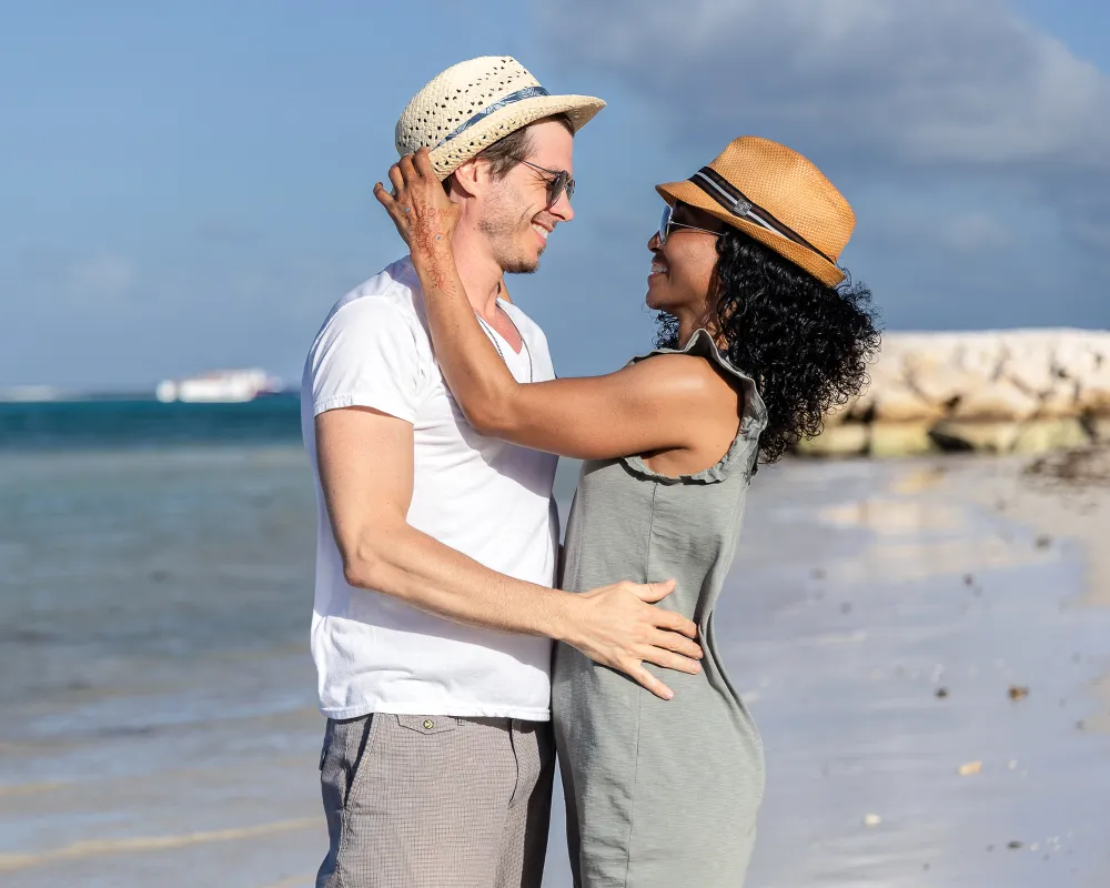 Matthew Lawrence and Chili Show Off Their Vacation Dance Moves: &lsquo;Jamaica Made Us Do It&rsquo;