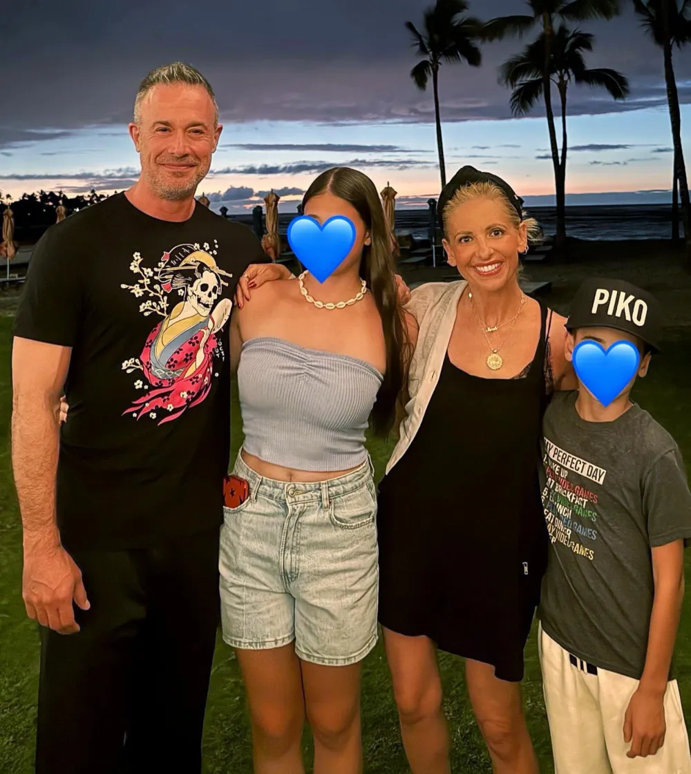 Sarah Michelle Gellar Wants to Be Realistic About Limiting Her Kids Phone and iPad Usage 212