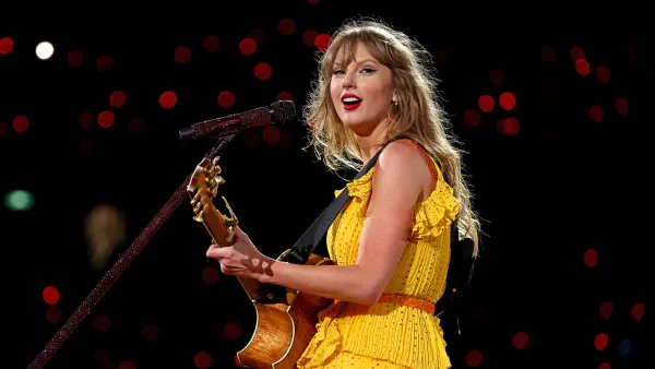 Taylor Swift Dispels Yellow Dress Theory
