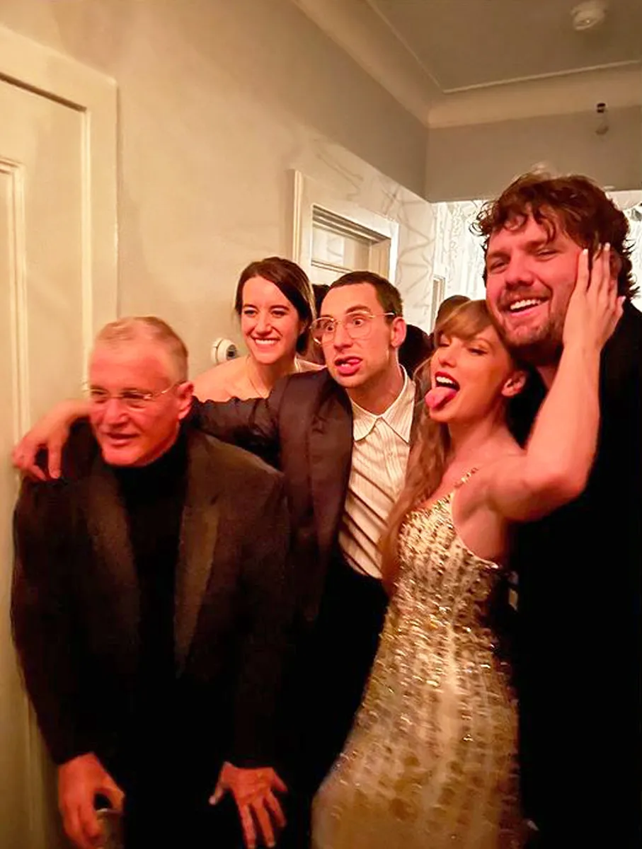 Taylor Swift Wears an 18K Sequin Embroidered Cocktail Dress to the Grammys