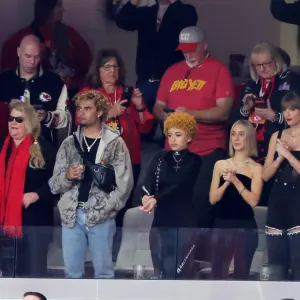 Taylor Swift and Travis Kelce Families Bond at 2024 Super Bowl
