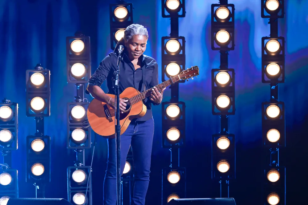 Tracy Chapman Original Fast Car Hits No 1 on iTunes Following 2024 Grammys