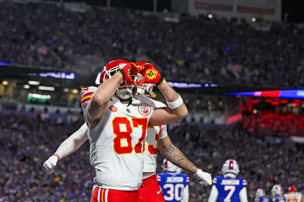 Travis Kelce Makes Taylor Swift Signature Heart Hands