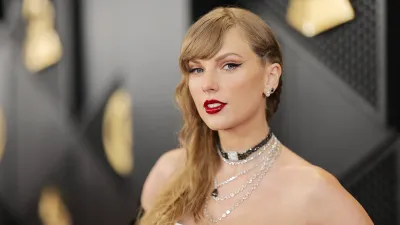 Trevor Noah Jokes the Grammys Will Get Revenge on NFL Fans Upset With Taylor Swift Coverage 658