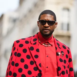 Usher Couldnt Cut 2024 Super Bowl Halftime Show Down to 13 Minutes Explains Strategy of Longer Set