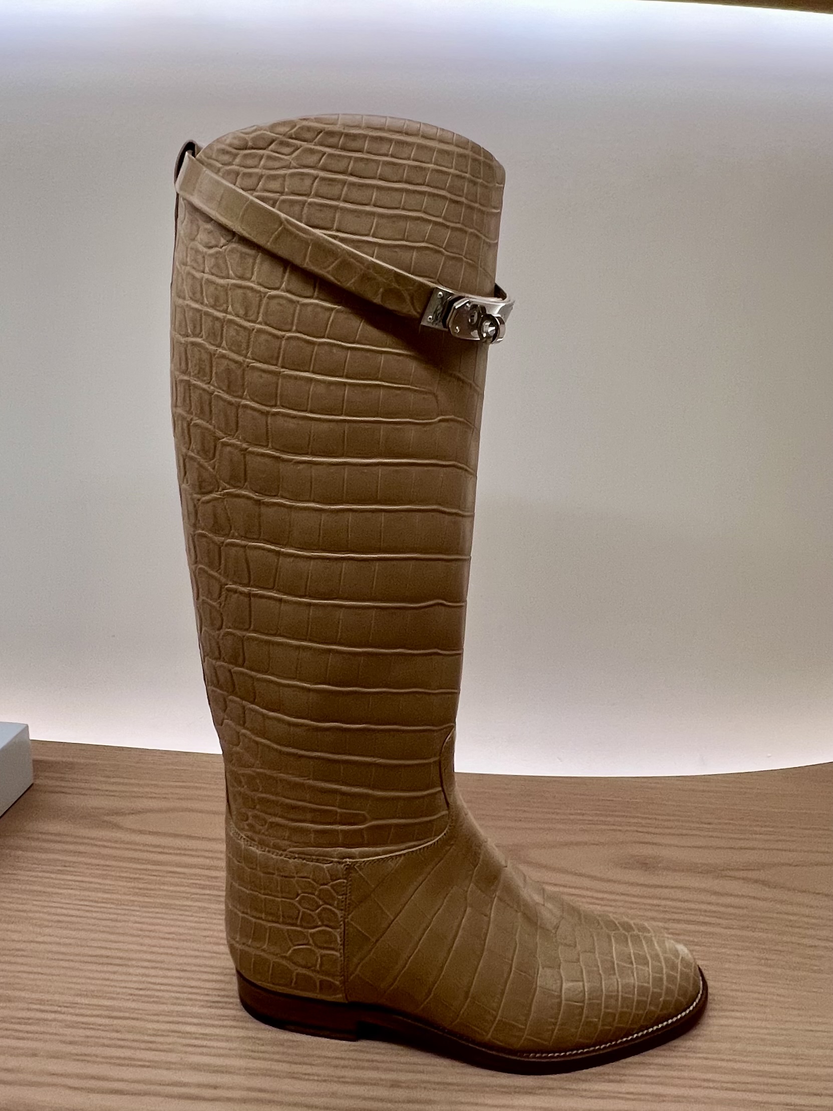 experience shopping in paris with live diary updates