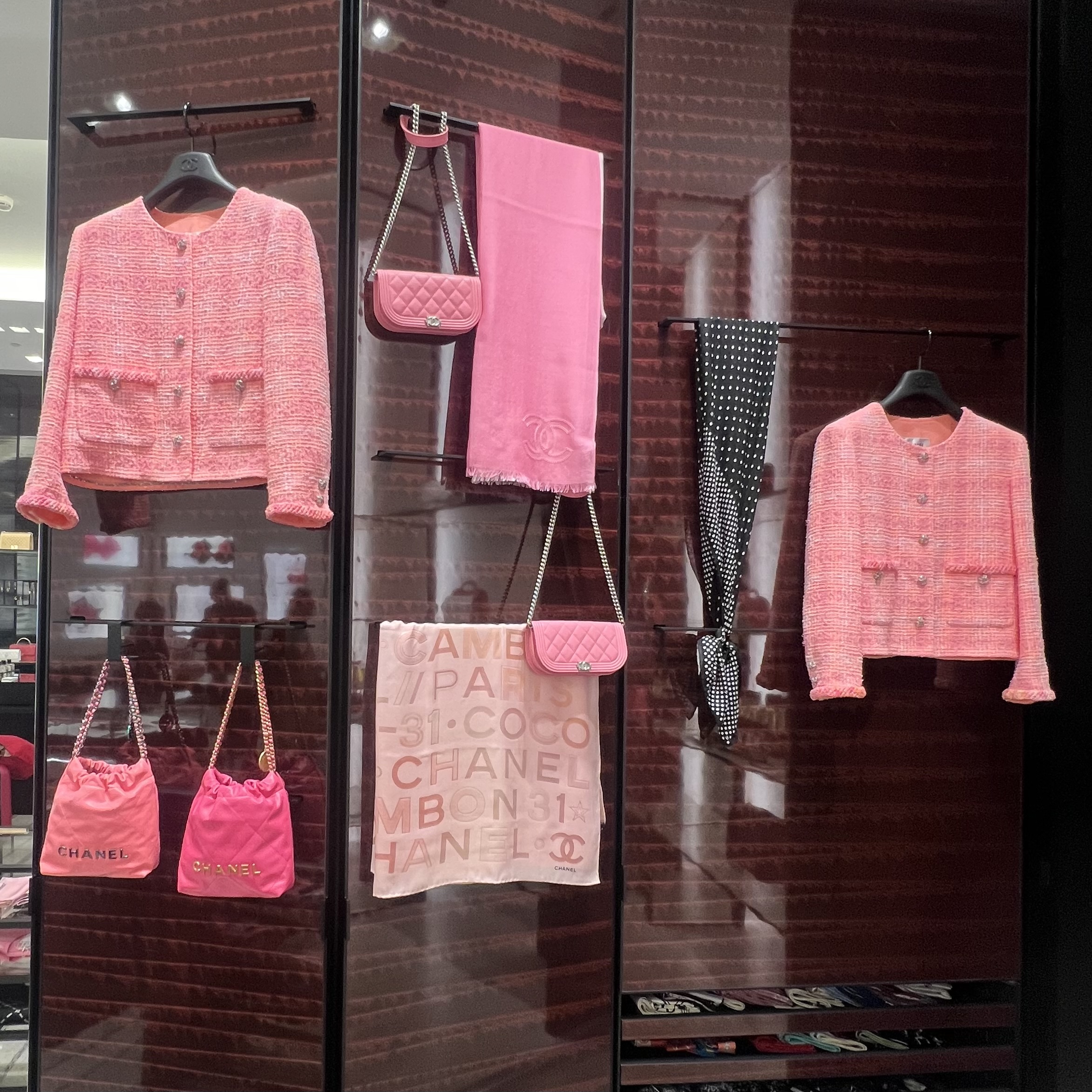 experience shopping in paris with live diary updates