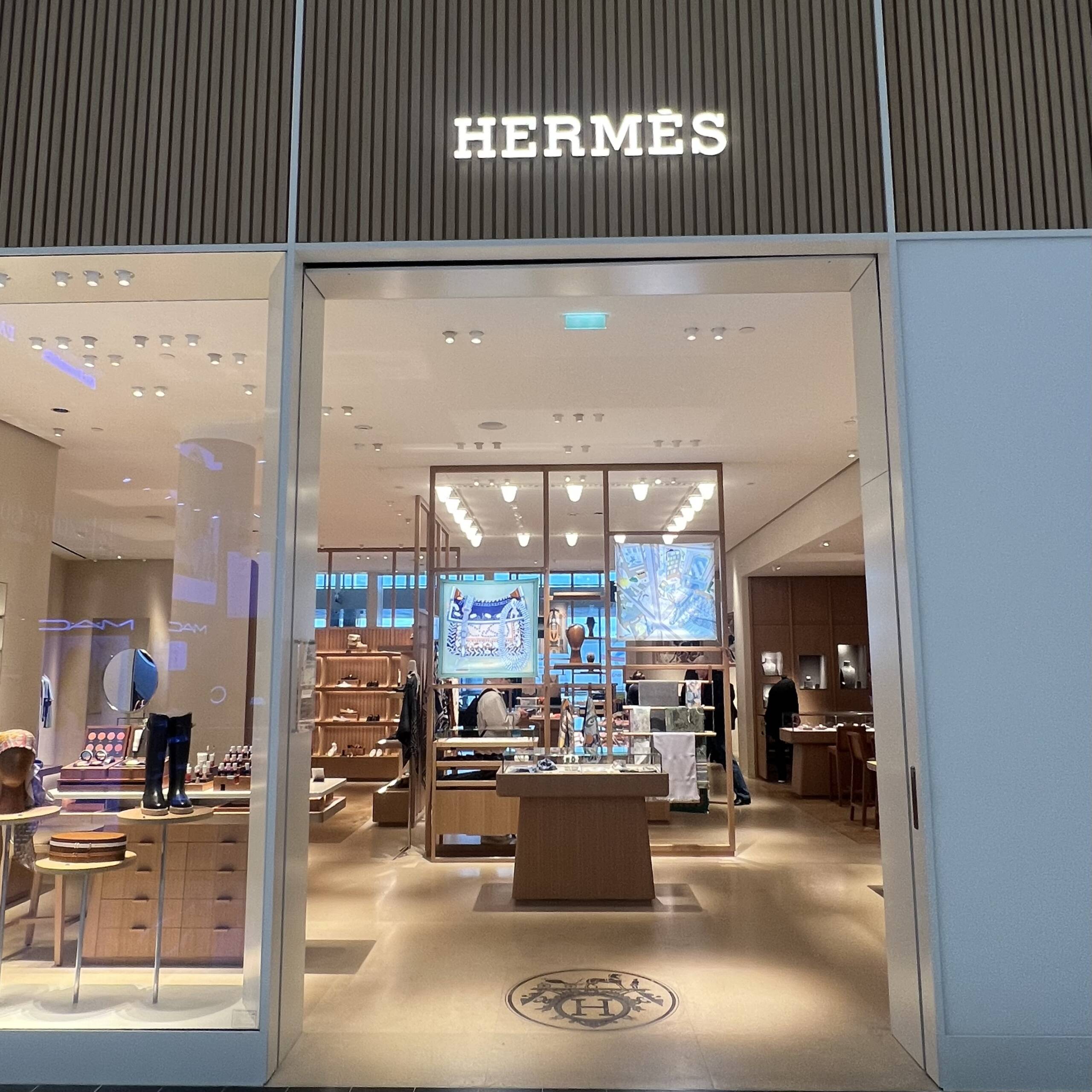 experience shopping in paris with live diary updates