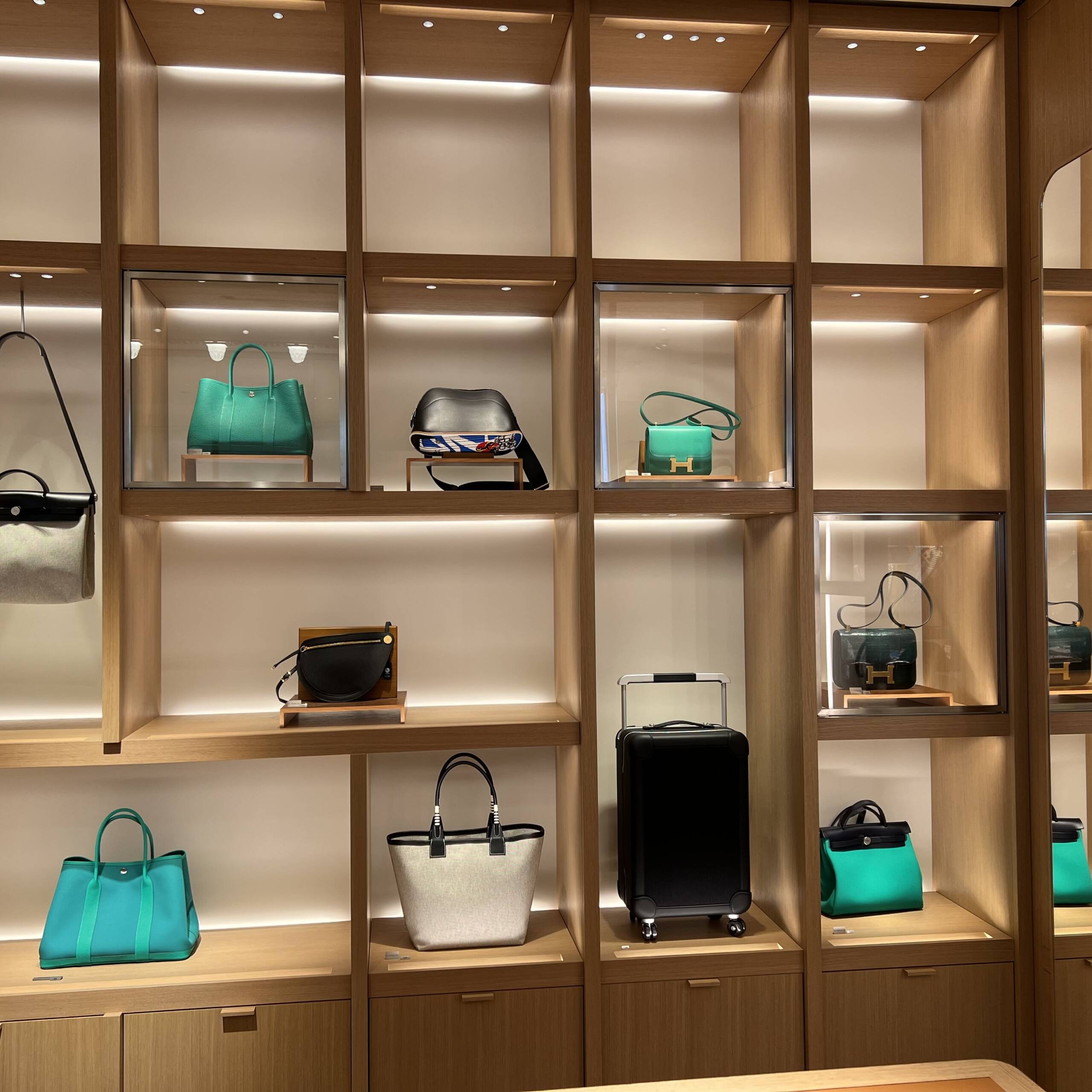 experience shopping in paris with live diary updates