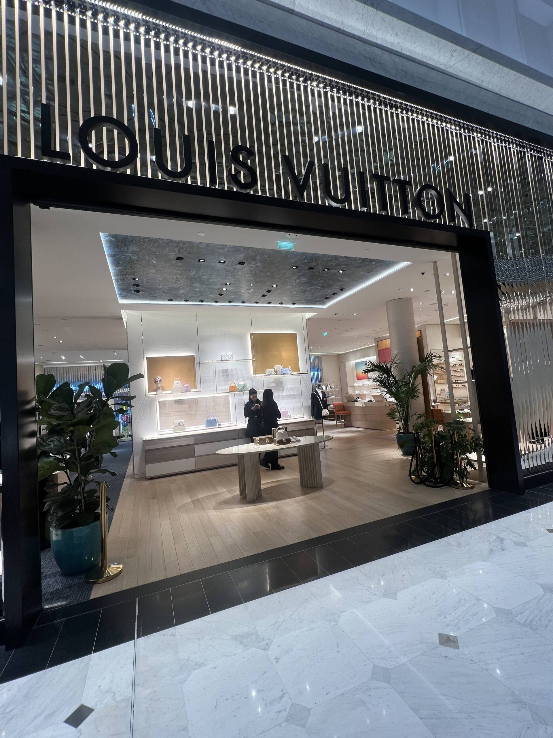 experience shopping in paris with live diary updates