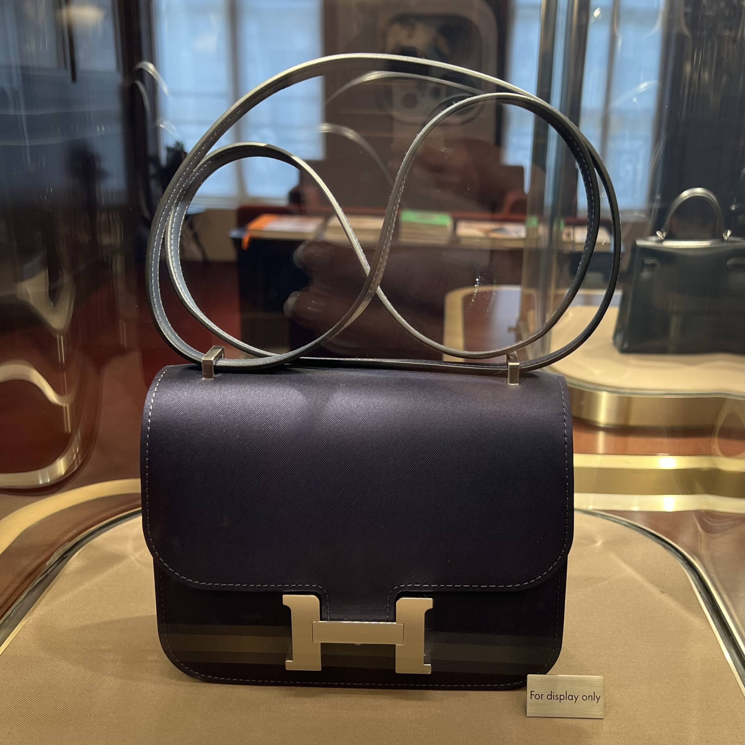 experience shopping in paris with live diary updates