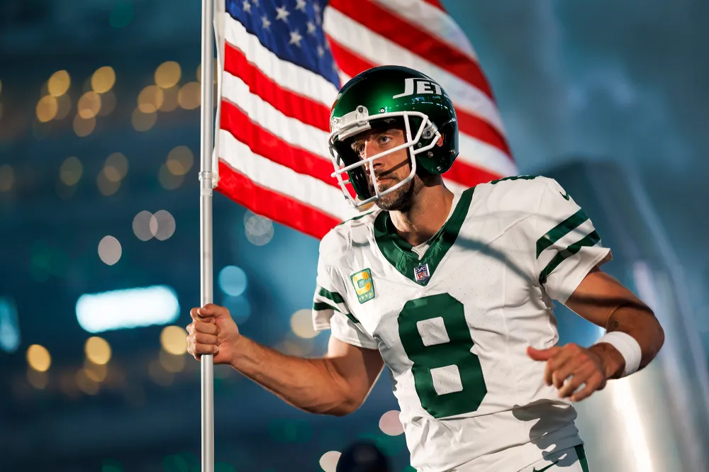 Aaron Rodgers Responds to Allegations He&rsquo;s Pushed Sandy Hook Conspiracy Theories