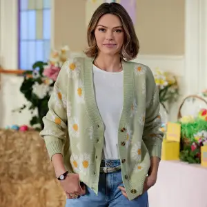 Aimee Teegarden s Favorite Easter Memory Includes an Egg Hunt Gone Awry It Ended in Tears 519