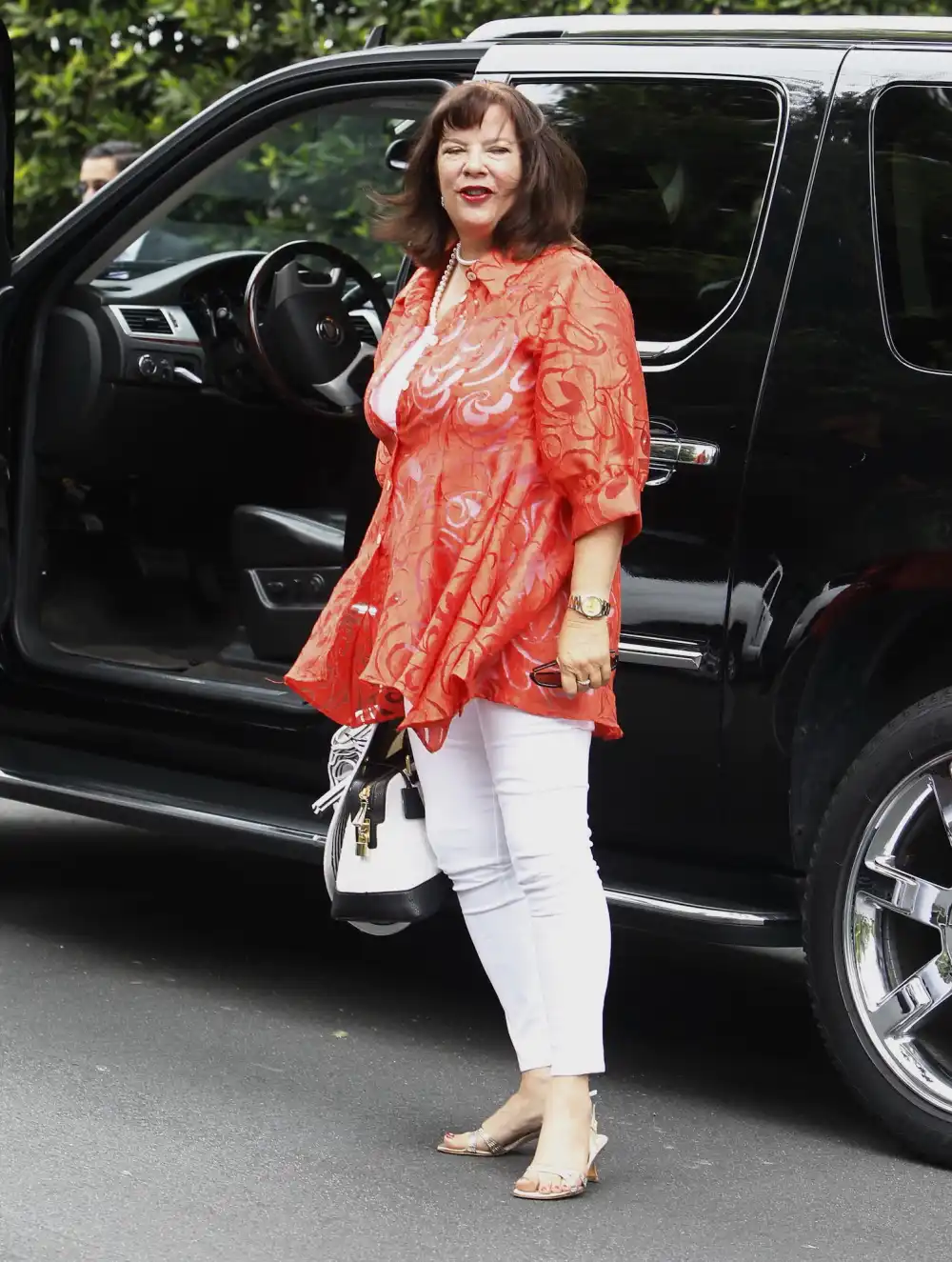 Everything to Know About Kris Jenner s Late Younger Sister Karen Houghton