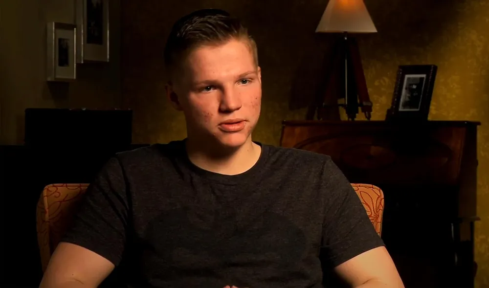 Garrison Announced He Adopted His 3rd Cat 5 Days Before Death 411 419