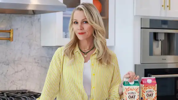 Jennie Garth Thought Kelly and Brandon Romance Was Weird