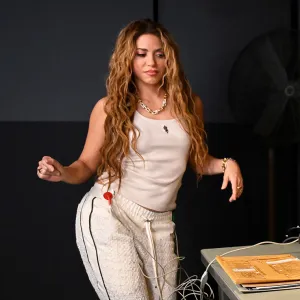 Jimmy Fallon and Drew Barrymore Made Shakira Take a Hips Polygraph Test