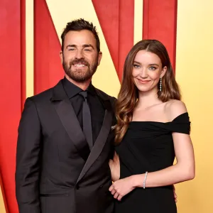Justin Theroux and Nicole Brydon Bloom Make Stylish Red Carpet Debut at 2024 Vanity Fair Oscars Party