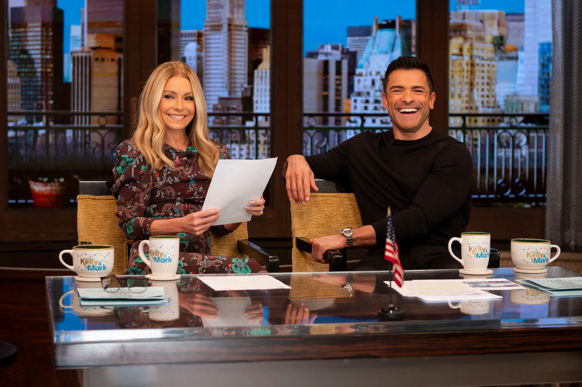 Kelly Ripa and Mark Consuelos Recall a Celebrity s Ruined Honeymoon