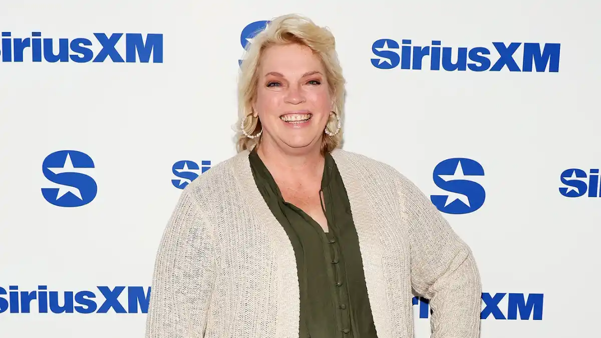 Sister Wives Star Janelle Brown Is Brought to Tears by Generosity From Fans After Son Death