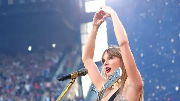 Taylor Swift Reigns After Setting a Pop Airplay Chart Record