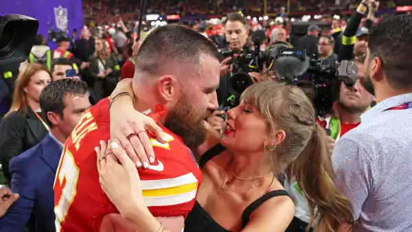 Taylor Swift and Travis Kelce Have A-List Date Night