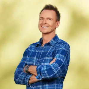 The Amazing Race Host Phil Keoghan Says He Places Dollar Bets on the Winner 609