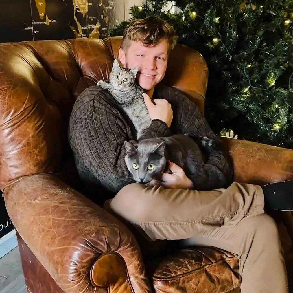 ‘Sister Wives’ Star Janelle Brown’s Son Garrison Dead at 25 by Apparent Suicide