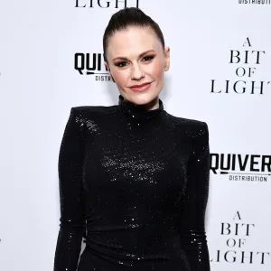 Anna Paquin Having a Good Day After Walking Red Carpet With Cane
