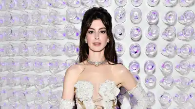 Anne Hathaway Sees Herself as a ‘Guest’ in the Fashion World: ‘I'm an Actress First’