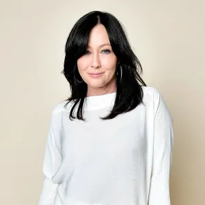Feature Shannen Doherty Is Downsizing Her Belongings Amid Breast Cancer Battle