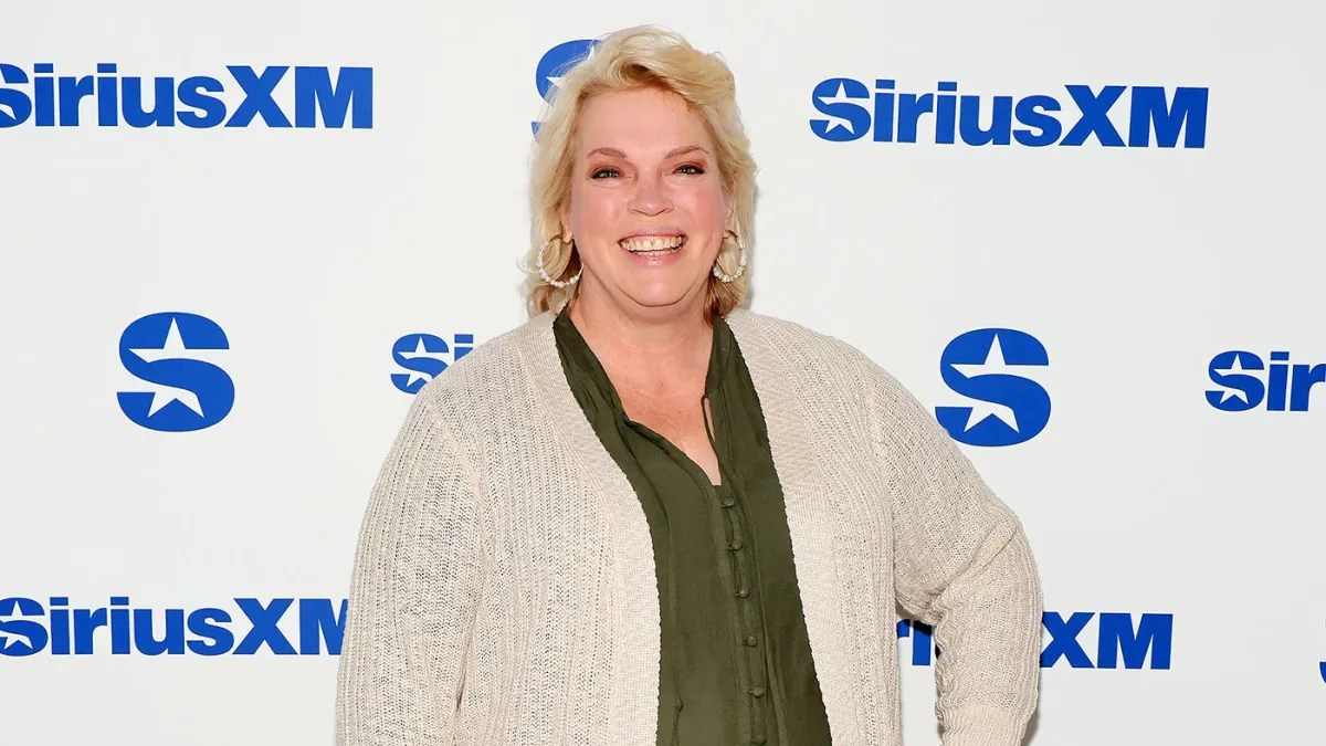 Feature Sister Wives Janelle Brown Honors Late Son Garrison 26th Birthday