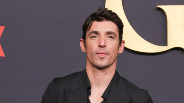 Alberto Guerra, actor cubano en la presentación de la serie 'Griselda' (Netflix)