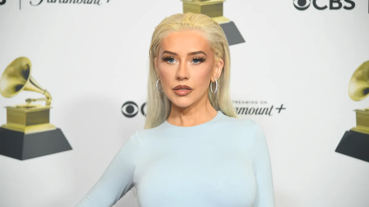 Christina Aguilera en la alfombra roja de los premios GRAMMY 2024.