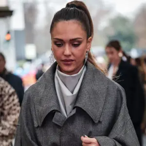 Jessica alba steps down from the honest company