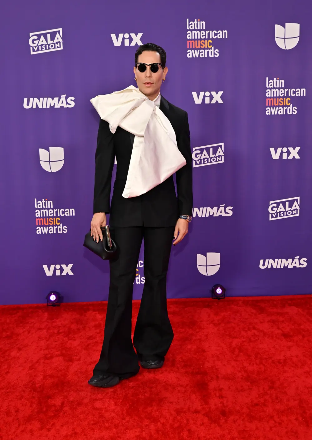 El cantante mexicano Christian Ch&aacute;vez en la alfombra roja de los Latin AMA's 2024