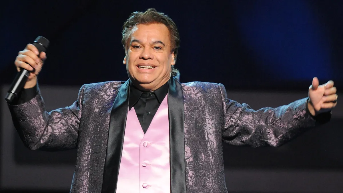 Juan Gabriel durante su actuación en la 10a entrega del Latin GRAMMY, realizada en 2009 en Las Vegas, Nevada.