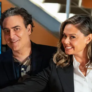 Jason Antoon Reveals How He Met NCIS Hawai i Costar Vanessa Lachey Details No Asshole Policy 775